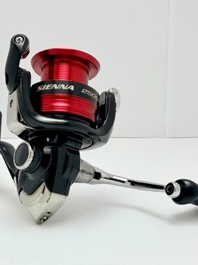 Shimano Sienna 2500HG Spinning Reel Preowned Excellent Cond Fresh/Saltwater